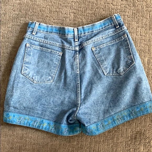 VINTAGE!! embroidered Billblass jean shorts - Picture 2 of 8